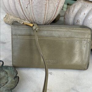 Margot wristlet